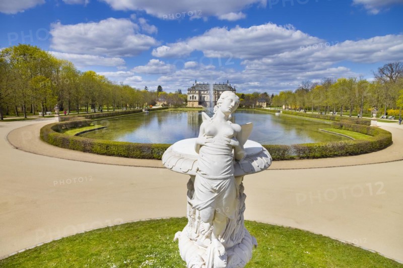 Palais in the Great Garden with Palai Pond and Corradini Vase