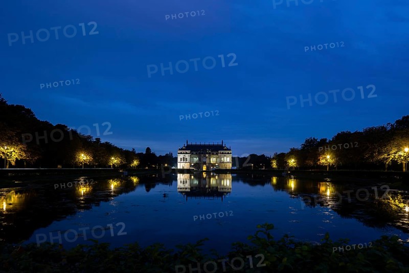 Large garden with palace and palace pond