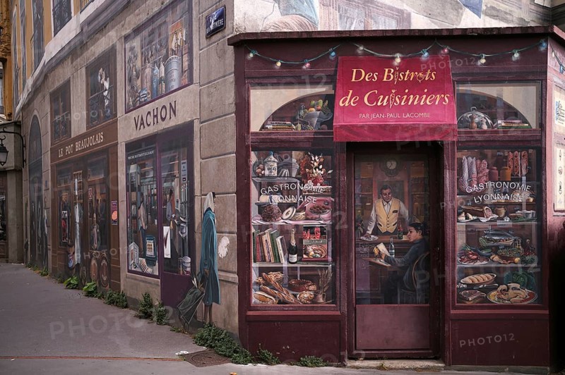 Fresco La Fresque des Lyonnais depicts famous inhabitants of the city
