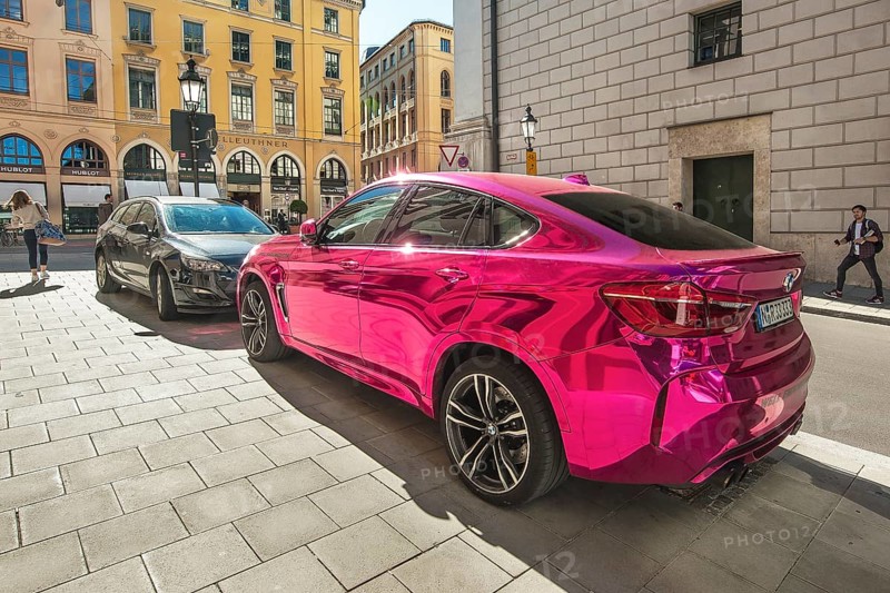 Car in extreme metallic colour