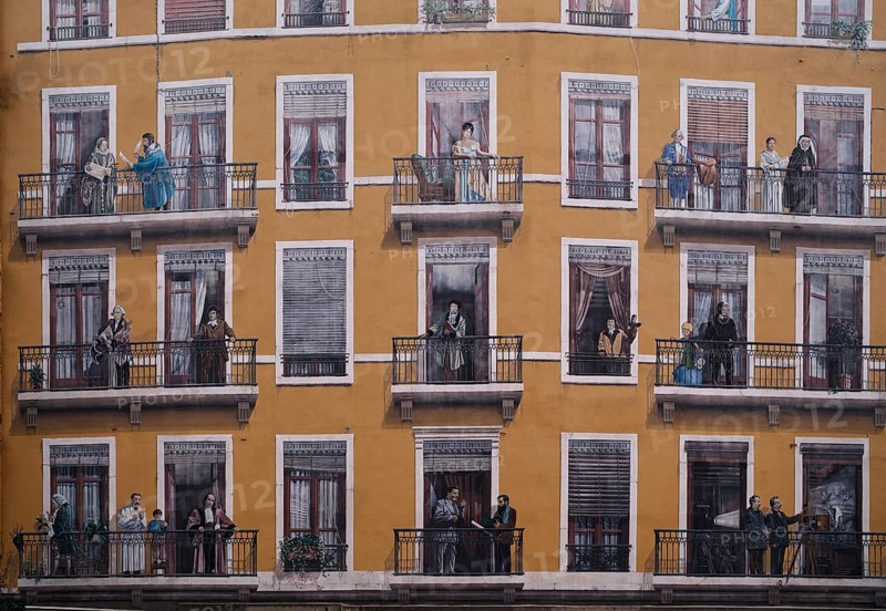 Fresco La Fresque des Lyonnais depicts famous inhabitants of the city