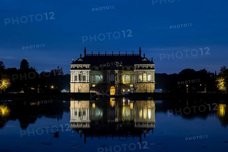 Large garden with palace and palace pond