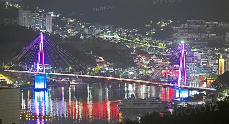 Dolsan Bridge at night