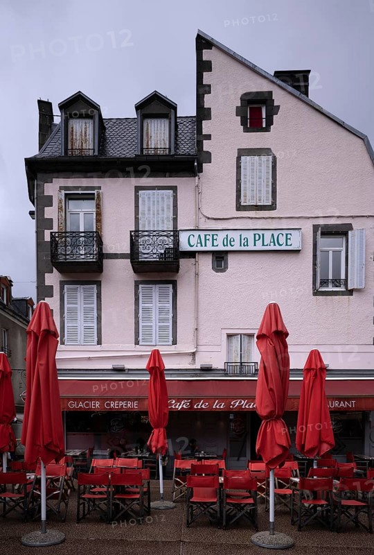 Cafe de la Place in the rain