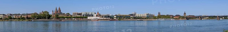 Panoramic photo of the Rhine with Mainz and Theodor Heuss Bridge