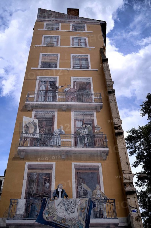 Fresco La Fresque des Lyonnais depicts famous inhabitants of the city