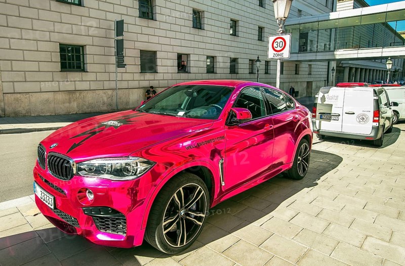 Car in extreme metallic colour