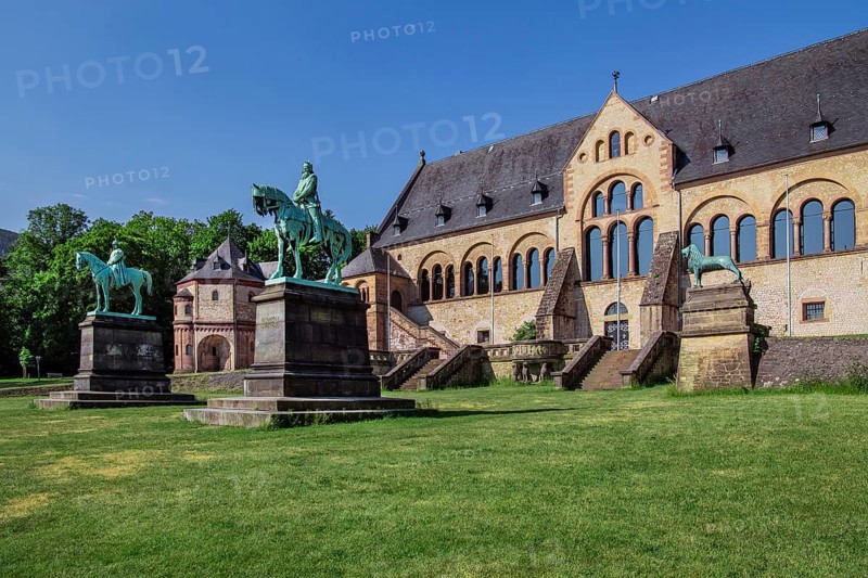 Imperial Palace with the equestrian statues of Emperor Wilhelm I and Emperor Barbarossa
