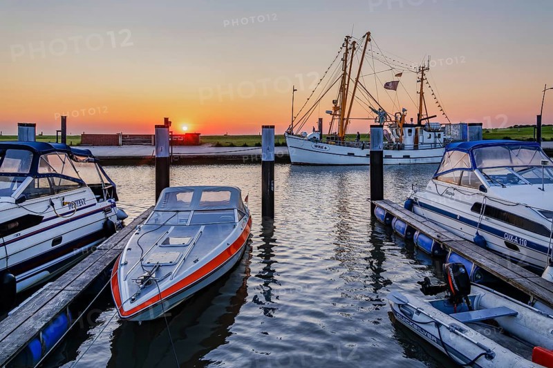 Sielhafen with crab cutter at sunset