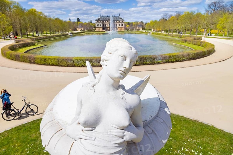 Palais in the Great Garden with Palai Pond and Corradini Vase