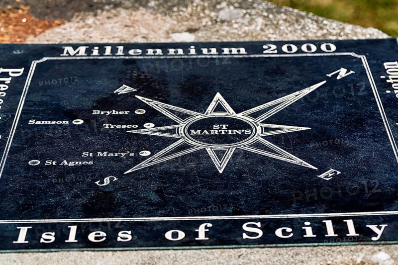 Wind rose on plaque with names and positions of islands