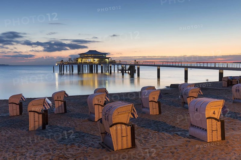 Seeschloesschen with restaurant Wolkenlos at dusk