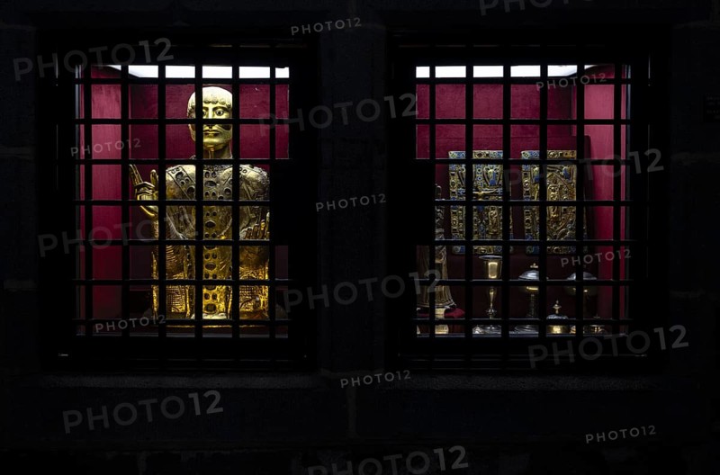 Interior view Golden bust of Saint Baudime