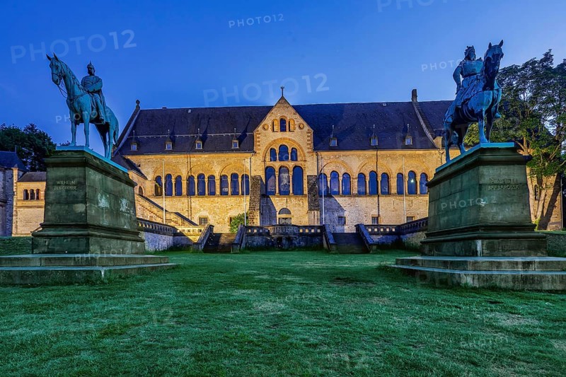Imperial Palace with the equestrian statues of Emperor Wilhelm I and Emperor Barbarossa at dusk