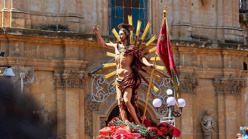 Statue of the Risen Christ