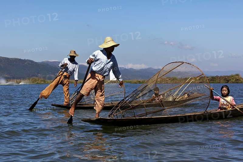 Leg rowers on Inle Lake