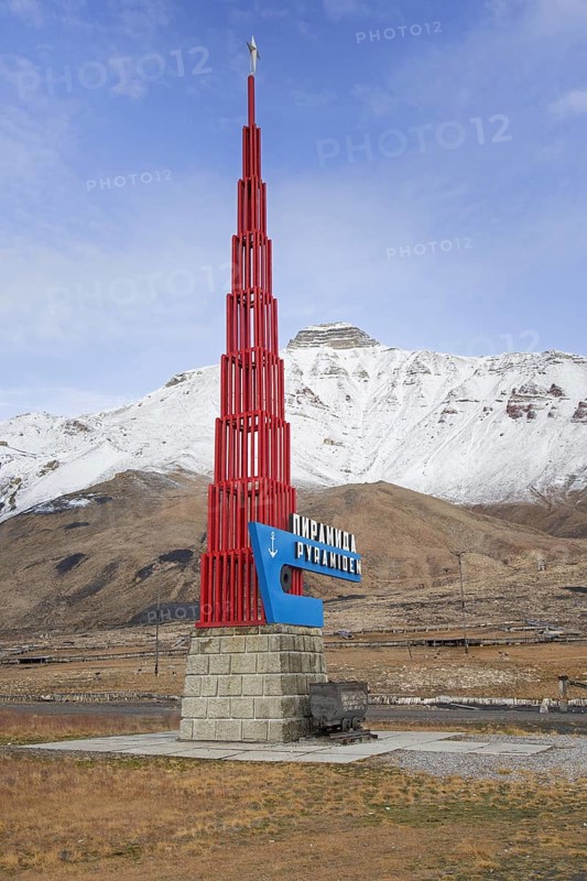 Monument at Pyramiden
