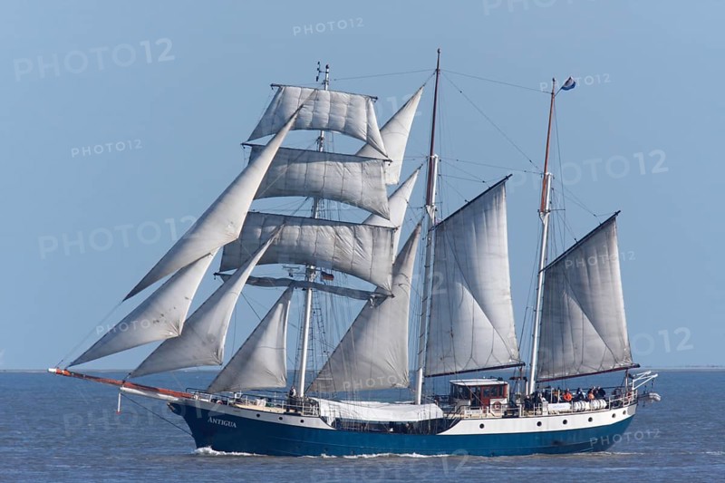 Three-masted sailing vessel