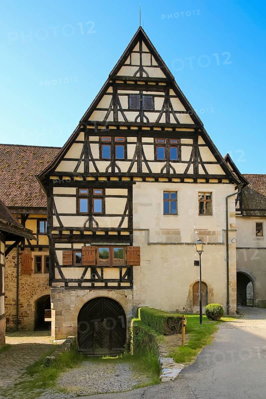 Novice building