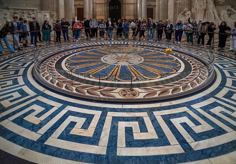 The Foucault Pendulum in the Paris Pantheon