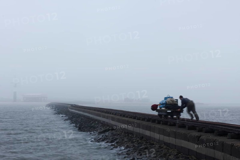 Arrival of the bird warden on the island of Minsener Oog
