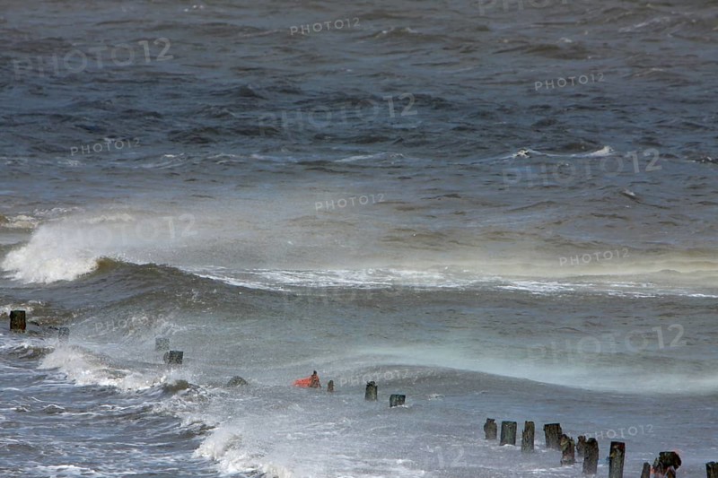 Breaking waves on the island of Minsener Oog