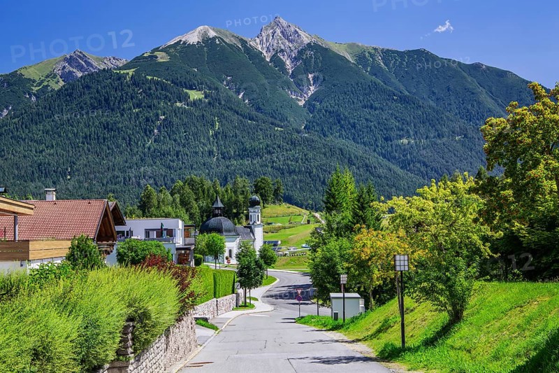 View of the village on the high plateau with Seekirchl and Reither Spitze 2374m
