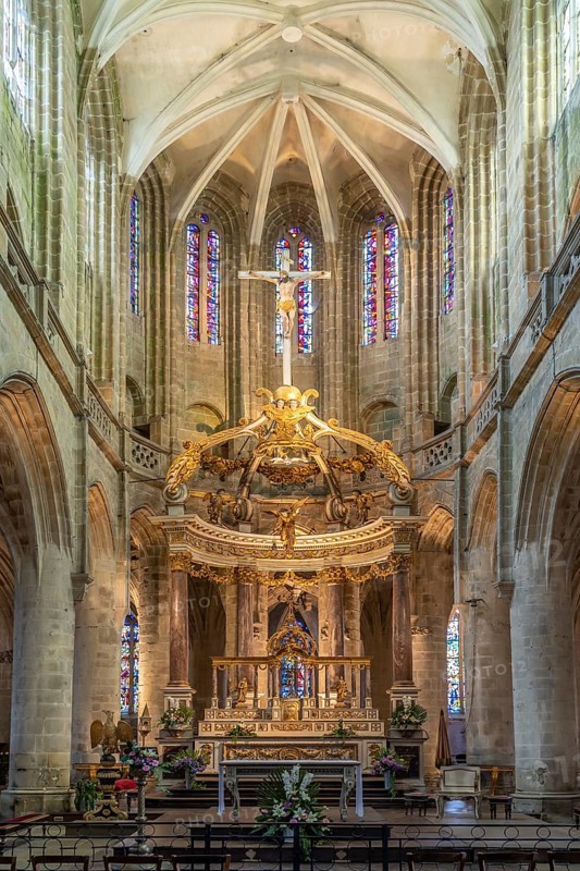 Interior of the Saint-Sauveur Basilica in Dinan