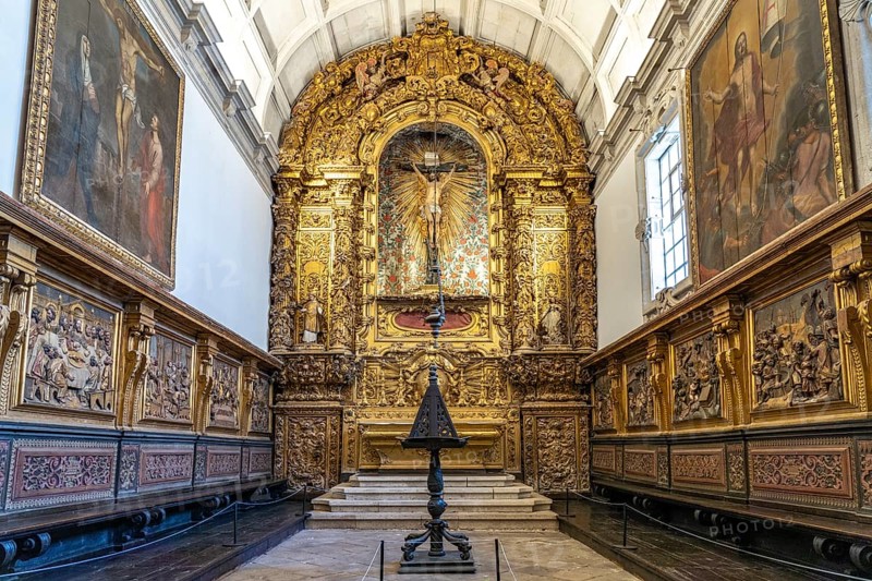 Altar in the Se do Porto Cathedral