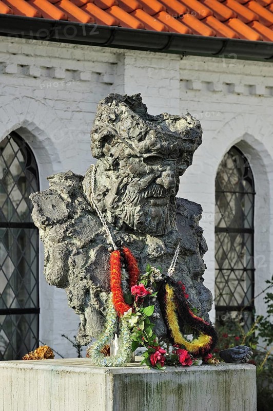 Statue at birthplace in Tremelo