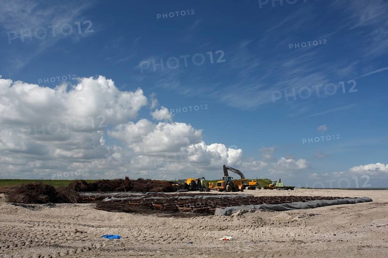 Construction measures on the uninhabited island of Minsener Oog in zone 1 in the Lower Saxony Wadden Sea National Park