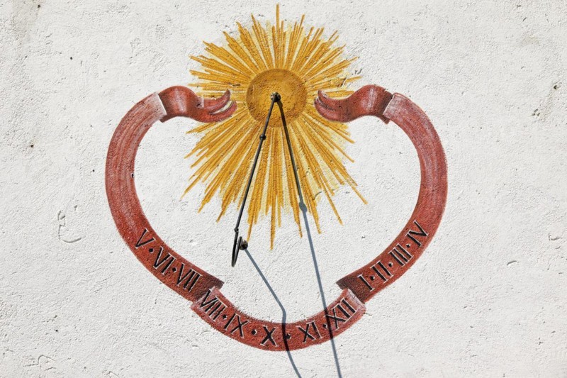 Sundial at the former Remontegut Zellhof