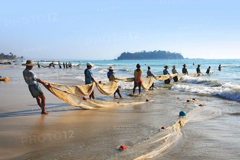 Fishermen at Ngwehsaung Beach