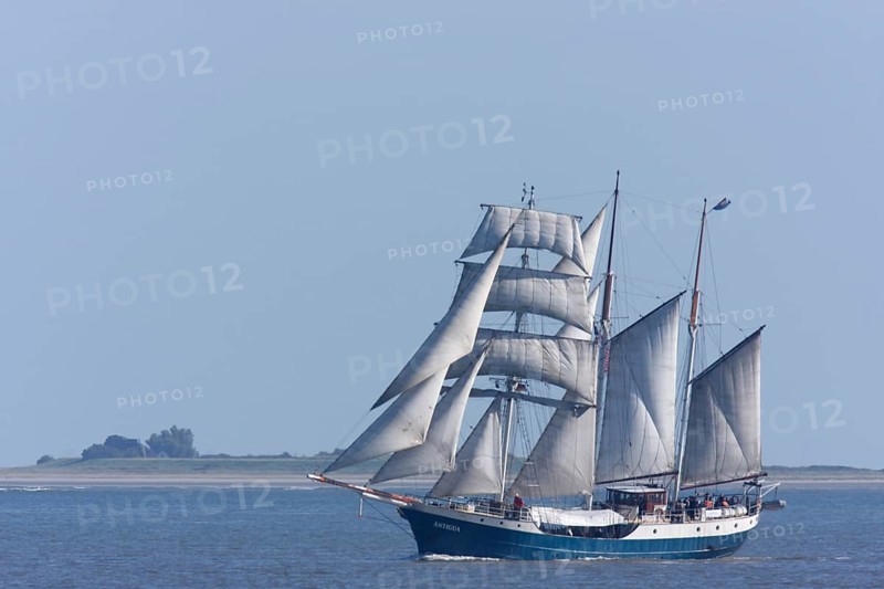 Three-masted sailing vessel