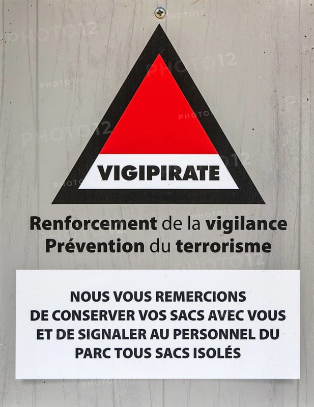 French Vigiparate sign preventing terrorism advising not to leave bags and rucksacks