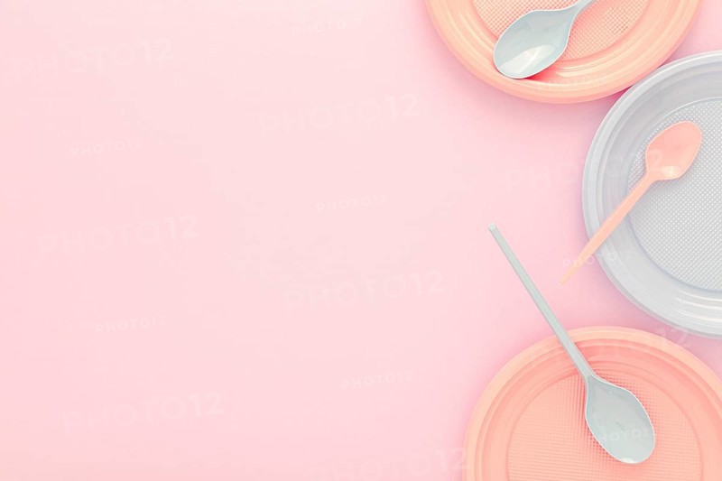 Flat lay plastic plates spoons