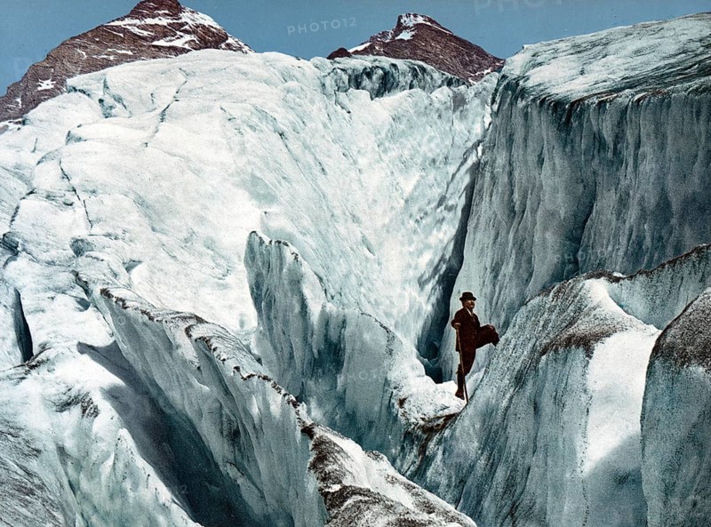 Crevasse formation in Illecillewaet Glacier