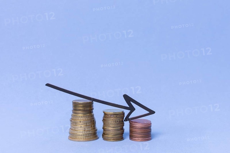 Decreasing piles coin money with arrow