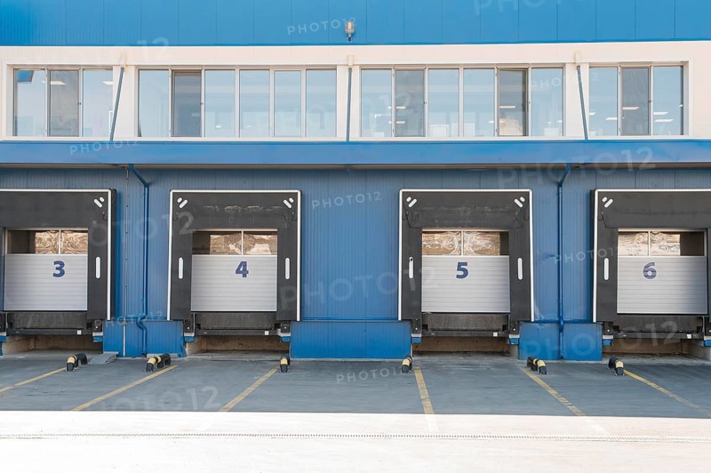 Logistic center concept with storage units
