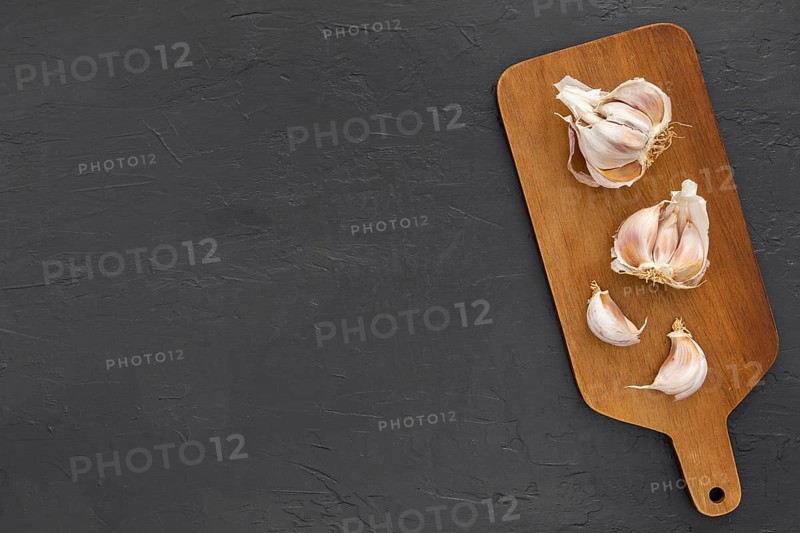 Top view organic garlic cloves with copy space