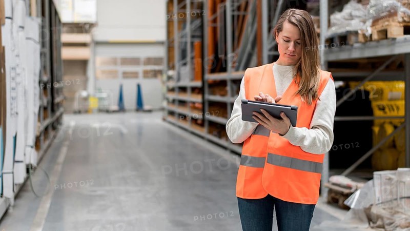 Medium shot woman with tablet
