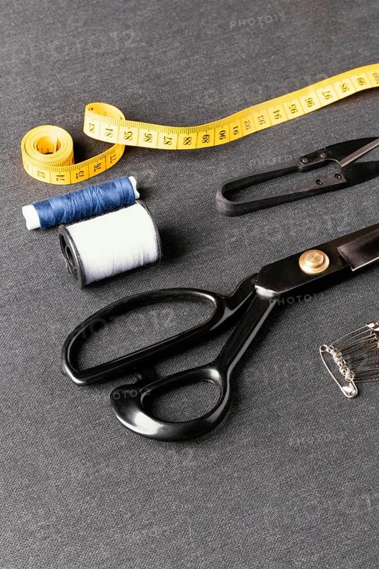 High angle tailoring items arrangement