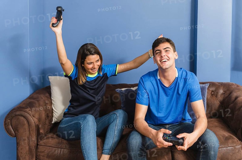 Friends playing console