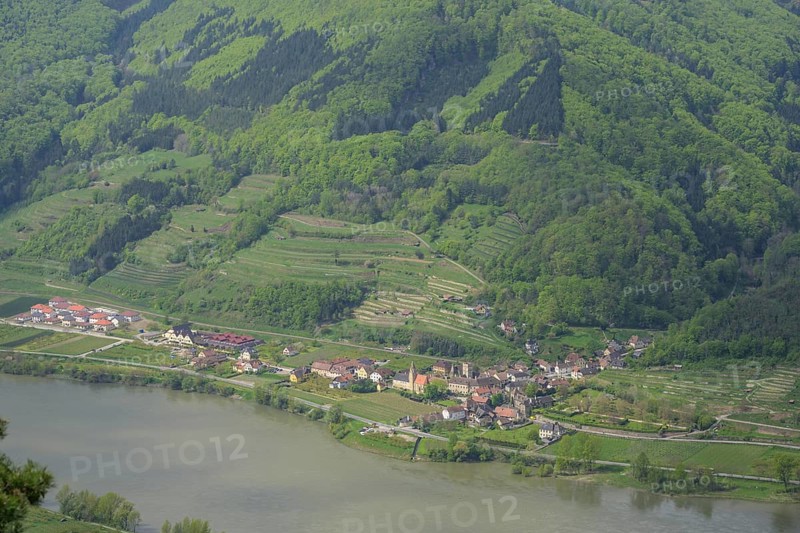 View from the red wall to the village of Schwallenbach on the Danube