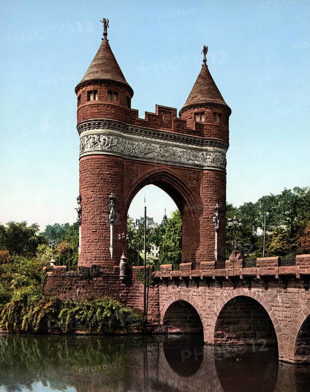 Memorial Arch
