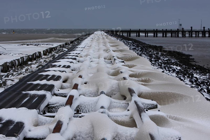 Snowed-in tracks on the island of Minsener Oog