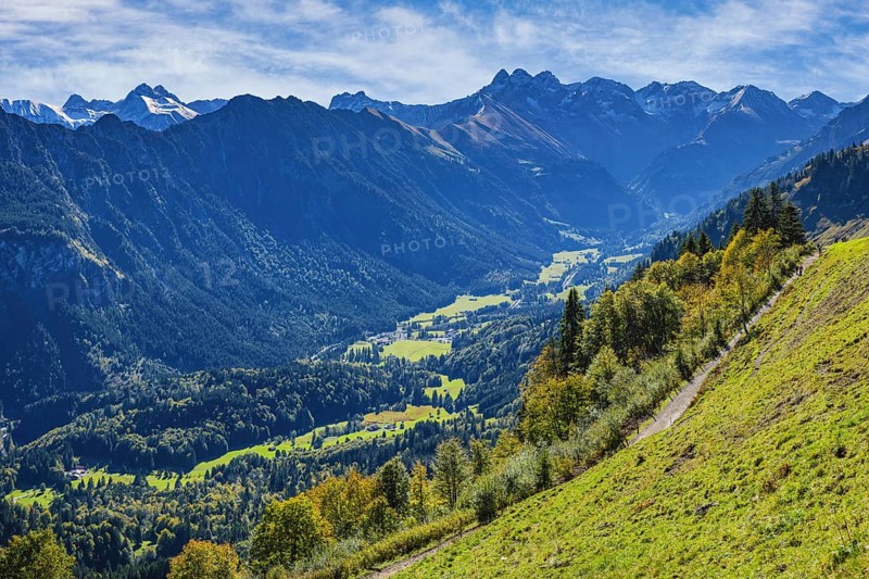 Mountain panorama from Soellereck into Stillachtal