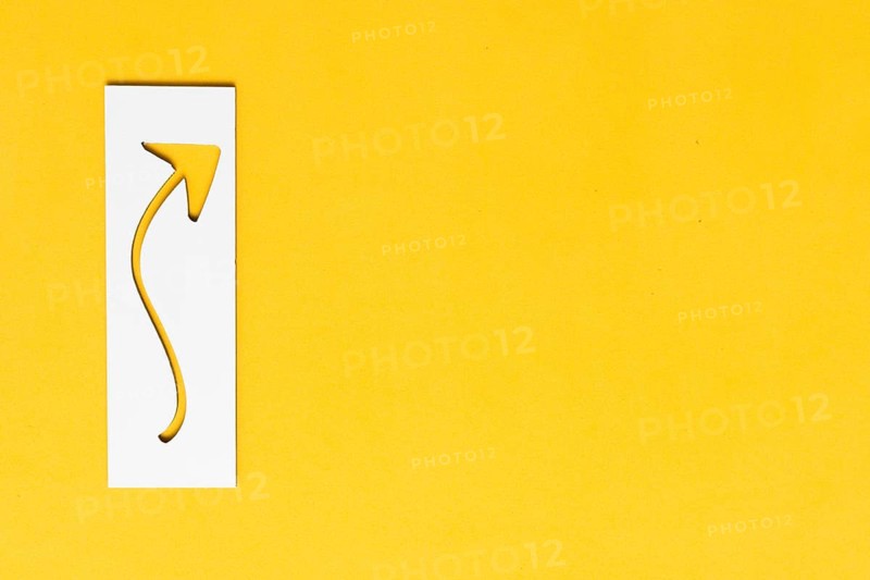 Arrow silhouette curved paper copy space