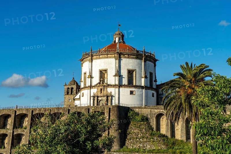 The Jardim do Morro Park and the Mosteiro da Serra do Pilar Monastery