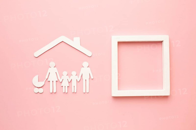 Top view paper cut family with frame